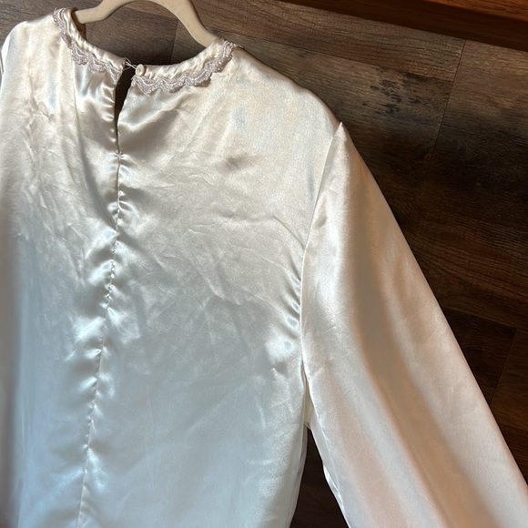Vintage Norton McNaughton silky blouse with lace collar PTP: 21 1/2 L: 26 inches - Picture 14 of 16